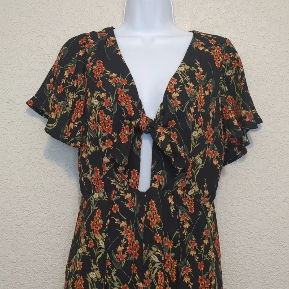Chelsea & Violet black multicolor floral flutter sleeve cut out maxi jumpsuit - Picture 6 of 10